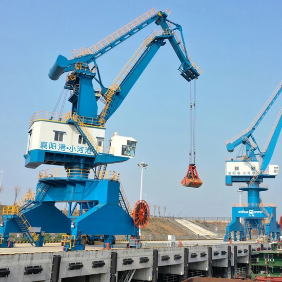 襄阳港小河港四连杆门座式起重机.webp